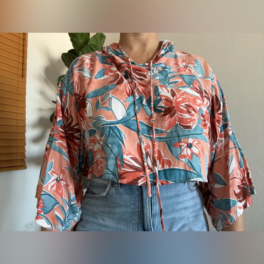 Tropical Long Sleeve Hoodie Top Size XL Runs Small